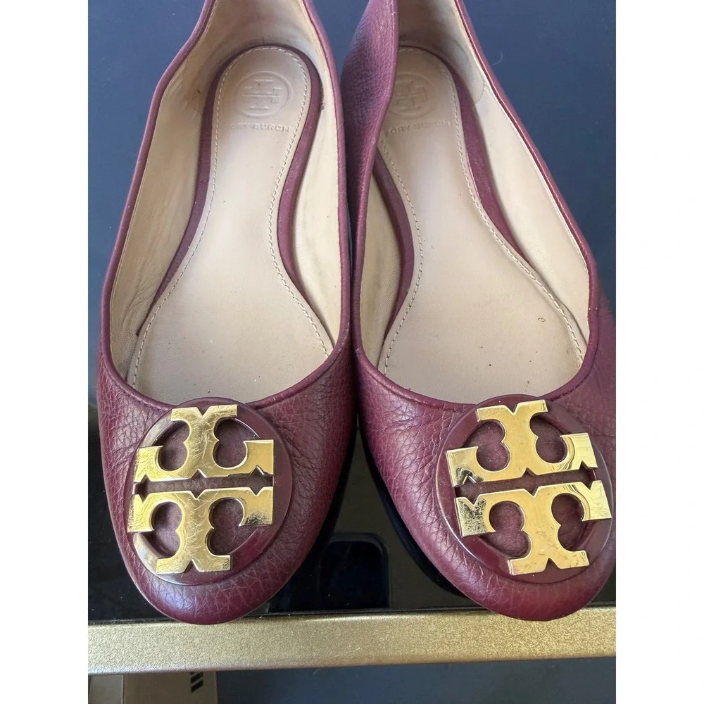 Tory‎ Burch Reva Burgundy Pebbled Leather Gold Logo Ballet Flats Size 5